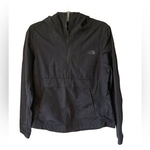 The Northface 3/4 zip Windbreaker Pullover in size medium EUC